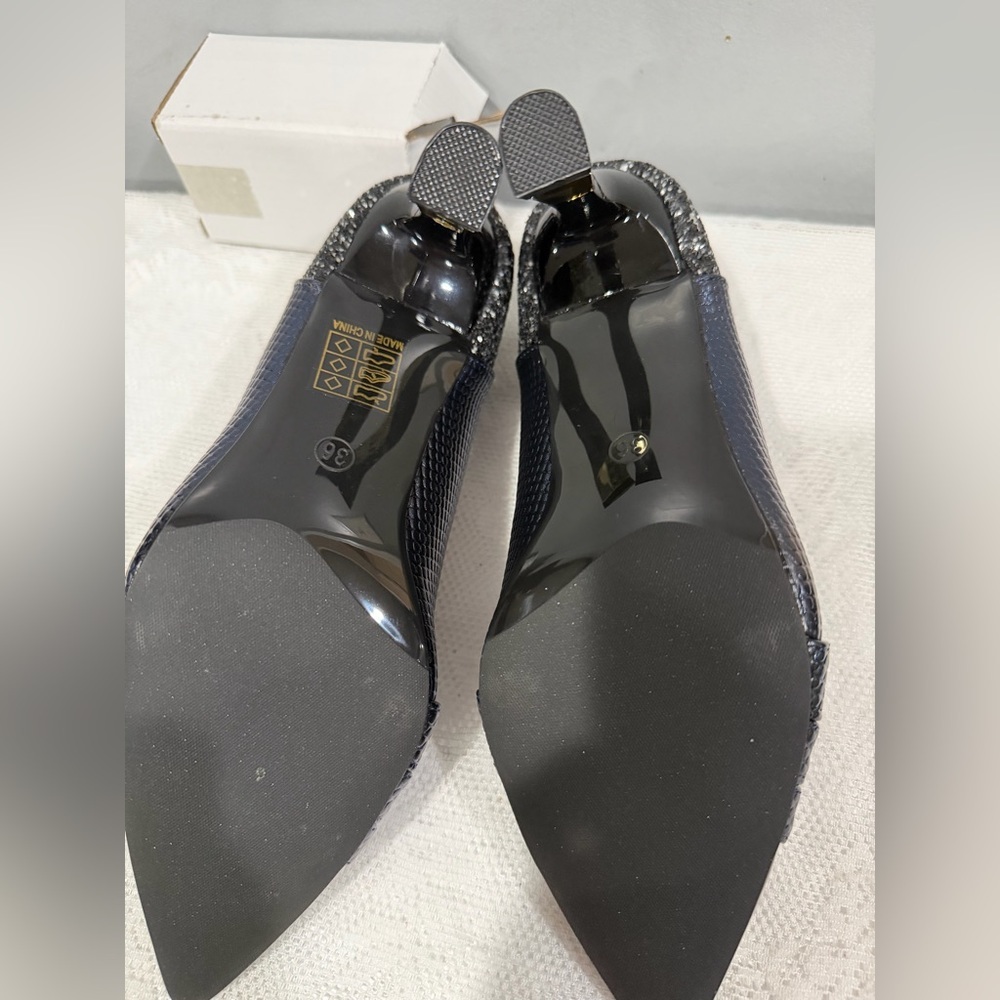 Chic Black and Blue Women's Heels - Picture 9 of 9